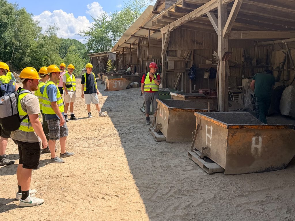 Exkursion zu Metten Stein & Design und zur Bergischen Grauwacke.