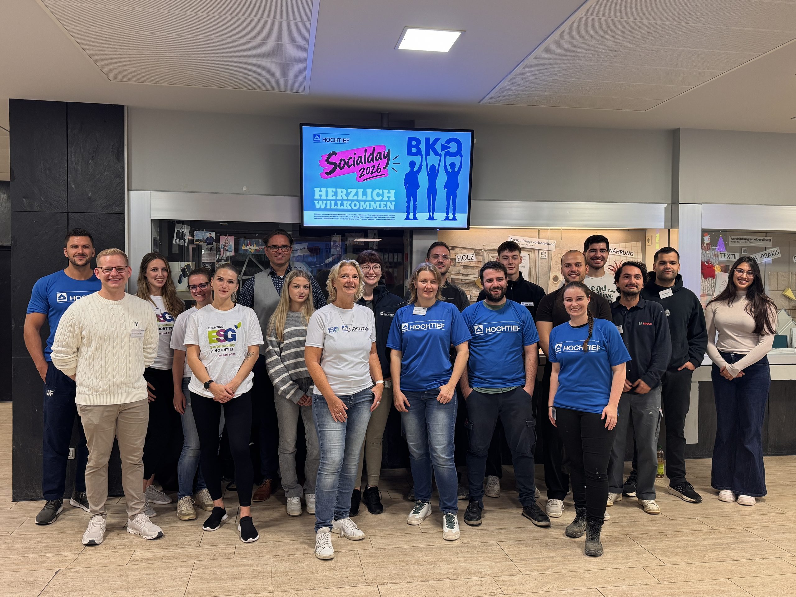 Gemeinsam mit Hochtief für Sicherheit und gute Lernräume – Social Day am BKO